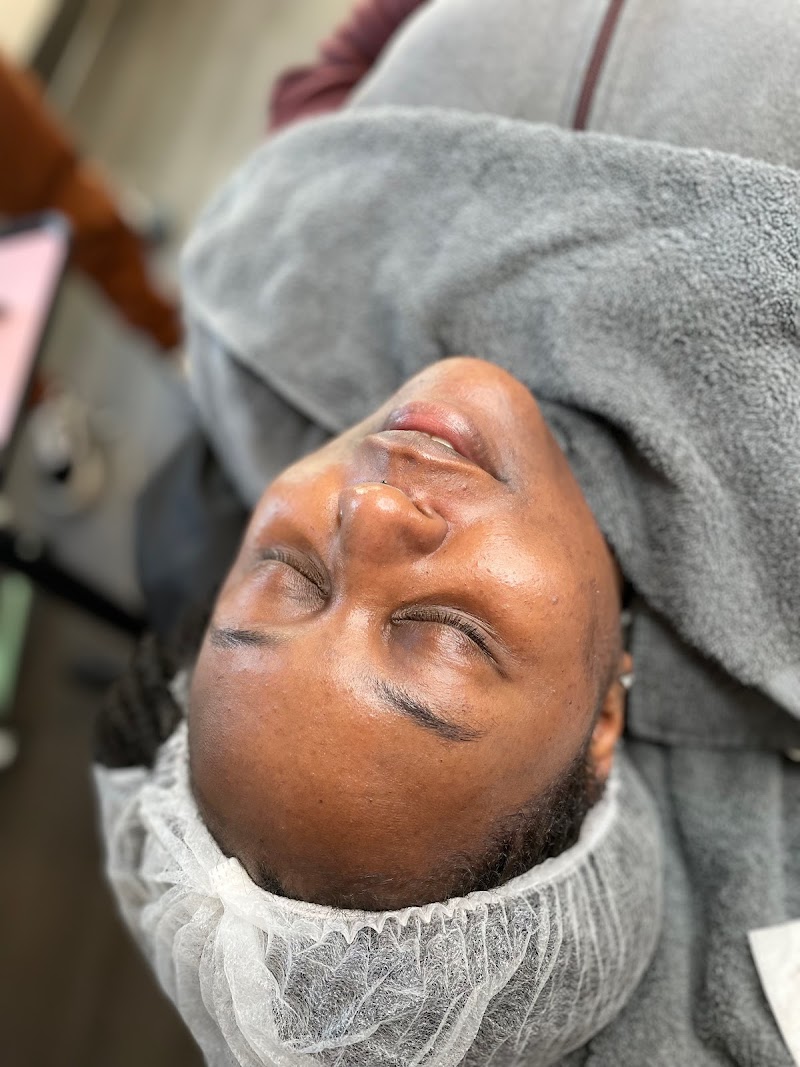 Aime Toi Artistry photo 2